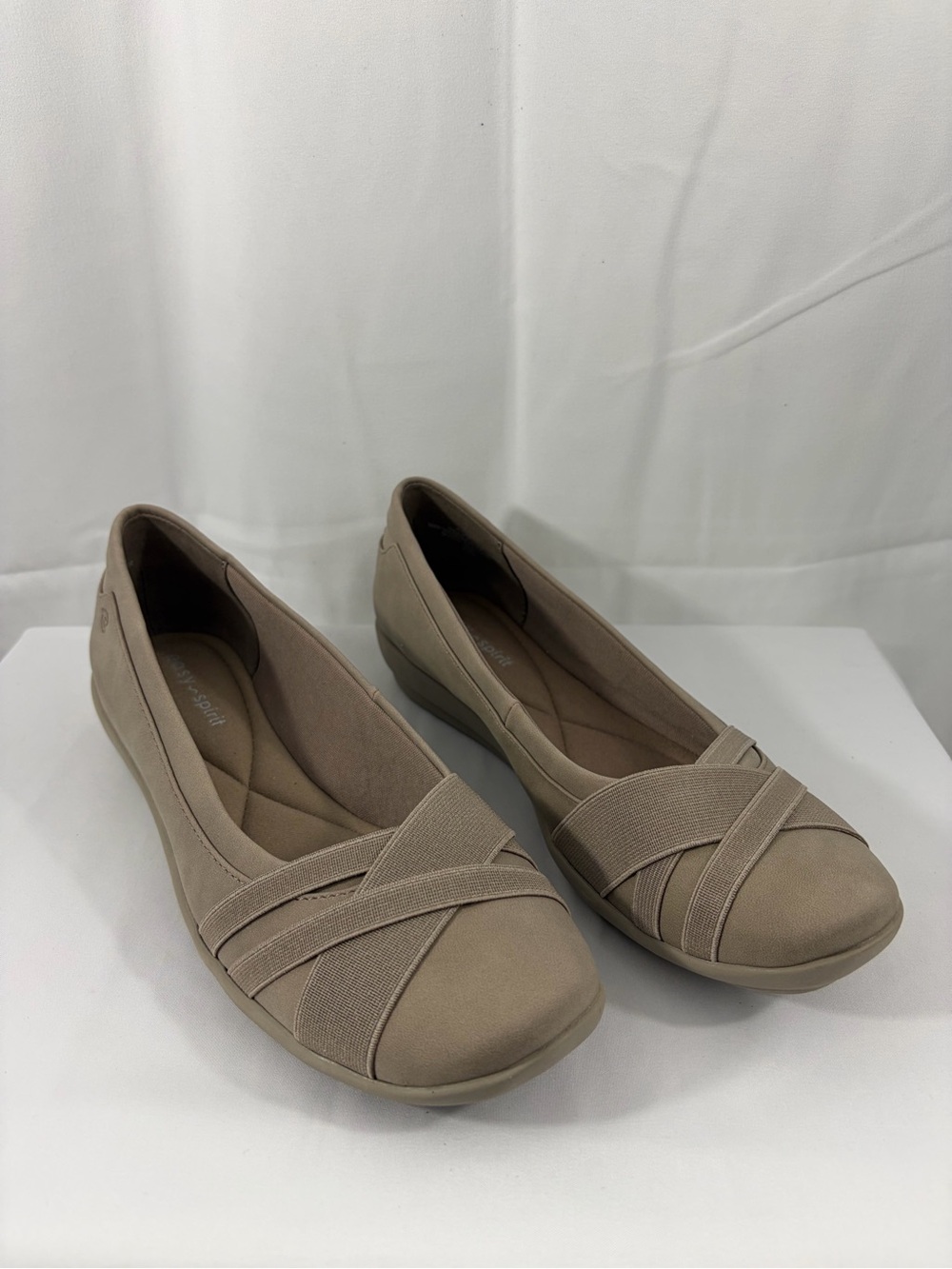 NWT Easy Spirit Women's Size 6.5 Taupe Slip-On Flats